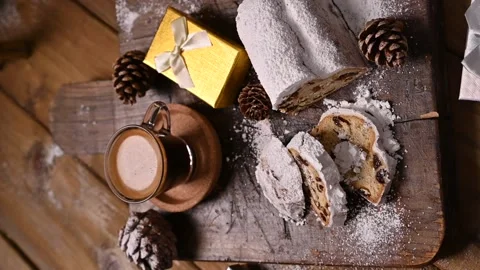 Stollen. Traditional German sweet bread with dried fruits and marzipan for Vidéo 167026062