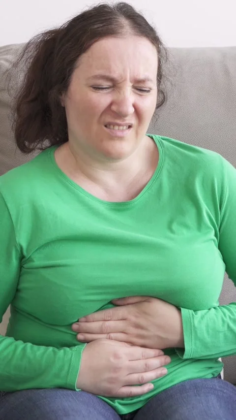 Stomach ache while sitting Видео 333908733
