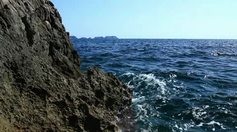 Stone and ocean waves Video stock 12150395