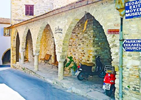 The stone arcade of old building, on August 2, 2014 in Lefkara, Cyprus Fotos de archivo