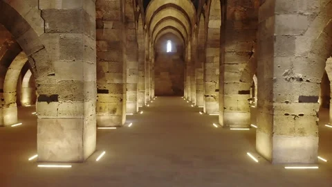 Stone arches and columns line Sultanhani Caravanserai interior in Aksaray 스톡 동영상 333780117
