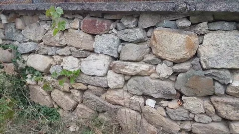 Stone boundary wall Vídeos de archivo 97206903