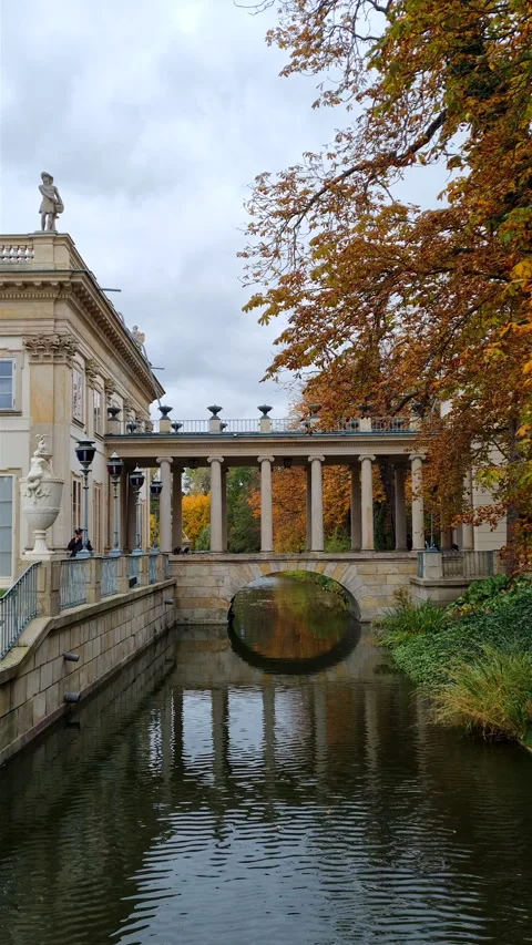 Stone bridge and palace reflection on calm lake in autumn park. Video stock 344955388
