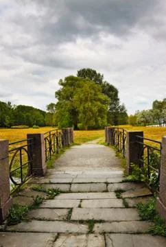 Stone bridge to meadow Foto stock