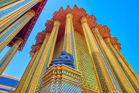 The stone Buddha in Borobudur style from Java island on the corner of Phra Mo Fotos de archivo