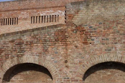 A stone building that has a brick wall Foto stock