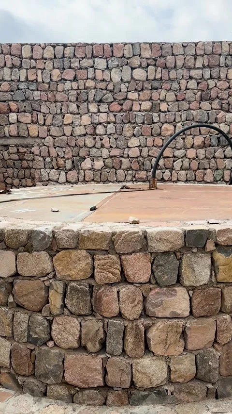 Stone Building Interior with Covered Roha Well Видео 338263935