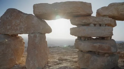 Stone cairn structure in the desert with sun flare Vídeos de archivo 316068980