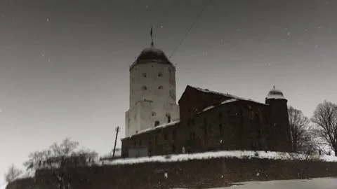 Stone castle on the island with view in the reflection of the lake Video stock 151172086
