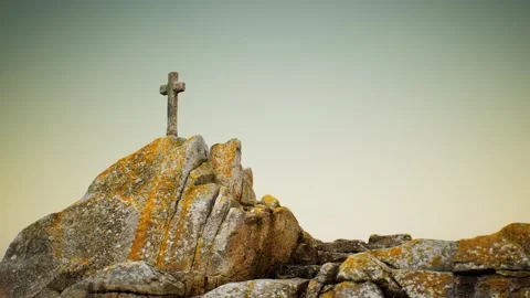 Stone cross on the rock Beg Ar Groas Stockbeeldmateriaal 163011002