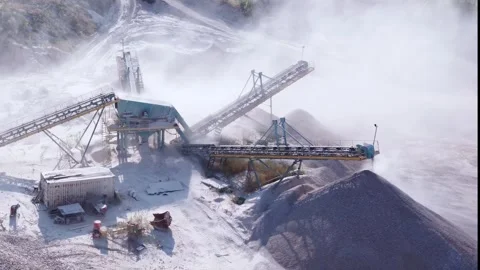 Stone crusher with conveyor lines for sorting gravel. 스톡 동영상 245160921