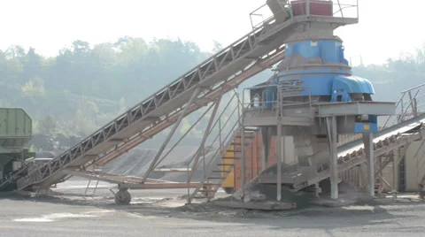 Stone crusher in surface mine quarry 스톡 동영상 37571223