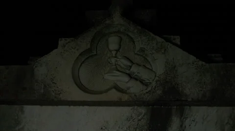 Stone cup image on crypt in cemetery at night Vidéo 63683755
