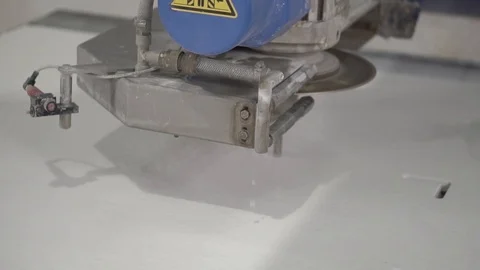 Stone cutting 動画素材 108304166