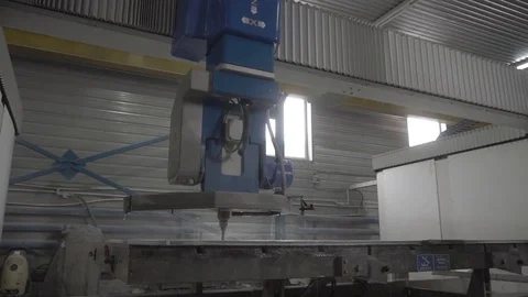 Stone cutting 動画素材 108304415