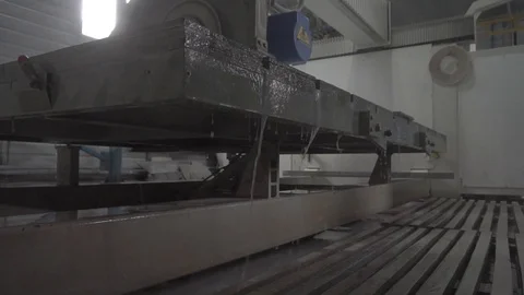 Stone cutting Stockbeeldmateriaal 108304501