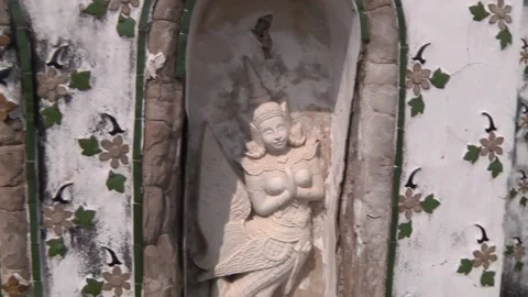 Stone deities in the windows of a thai temple Stock-Footage 149234199