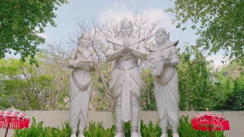 Stone deity statues , Garuda Wisnu Kencana Cultural Park, Bali Vidéo 339776714