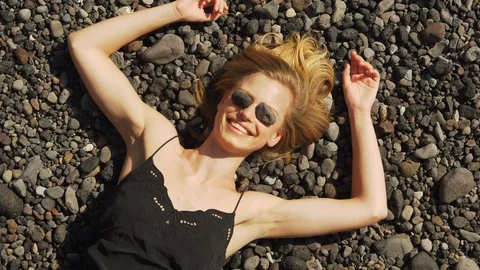 Stone eyed model 스톡 동영상 106061018