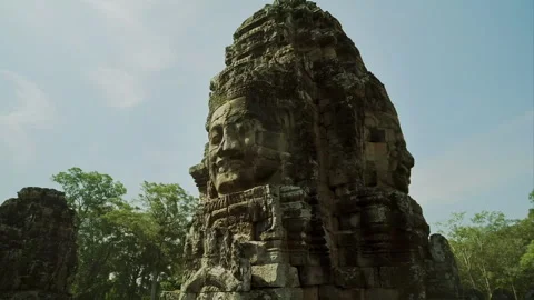 Stone face tower at Bayon temple in Angkor Thom 库存影片 331948829