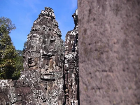 Stone Faces In Bayon Angkor Temple. Ancient Architecture Of Cambodia Vidéo 77461876