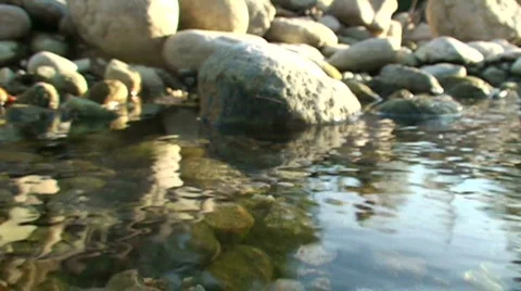 Stone falls into water 動画素材 600061