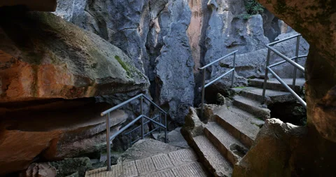 Stone Forest pathway winding through Shilin Geopark, walking shot 库存影片 329466885