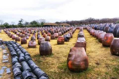 Stone park korean pots array of traditional korean clay pots in jeju stone... Fotos de archivo