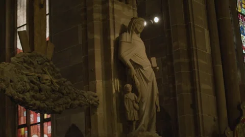 Stone sculptures in the interior of a gothic cathedral Видео 315400507