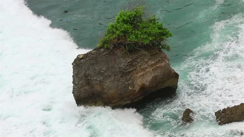 A stone in the sea and waves Stock Footage 72447730
