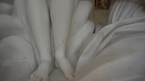 Stone statue in a beautiful room Vidéo 108305464