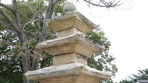 Stone statue in the temple Vídeos de archivo 310161157