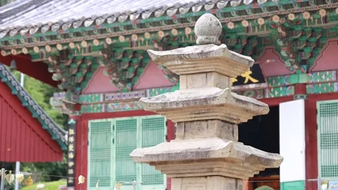 Stone statue in the temple Video stock 310161299