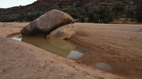 Stone stuck in the desert 스톡 동영상 68005543