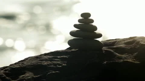 Stone tower with blurry water flow background Vidéo 11072028