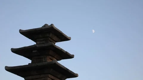 Stone tower with the moon Vídeos de archivo 305821578