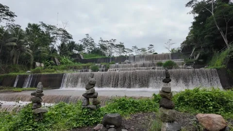 Stone tower on the river. Rock Balancing  or rock stacking Vídeos de archivo 291650939