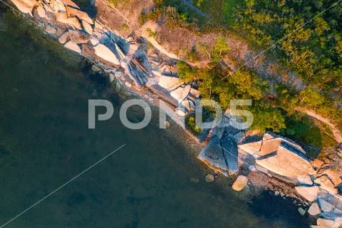 Stone wall on the Baltic sea in the summer. Pakri coast, island in Estonia, E Stock-Fotos