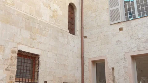 Stone wall building of perfume museum in Grasse, France Vidéo 333958950