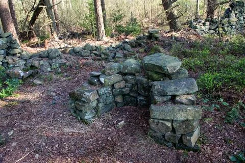 A stone wall with a hole in it 스톡 사진