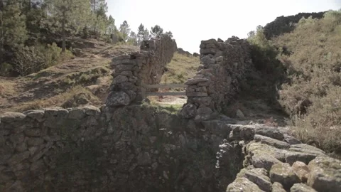 Stone well in montalegre Stockbeeldmateriaal 150871335
