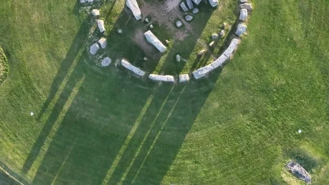 Stonehenge, Epic Overhead Gliding 4K Drone View Close-Up Stock-Footage 282680671
