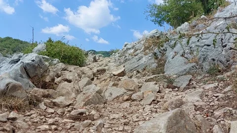 Stones along the mountain path 스톡 동영상 237262180