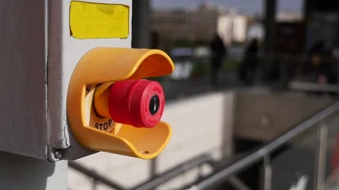 Stop button at a busy intersection in the city Video stock 329339363