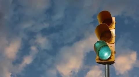 Stop light with sky background Video stock 8849689