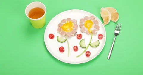 Stop motion animation of eggs with sausages. Healthy breakfast for kids concept Stock Footage 201395887