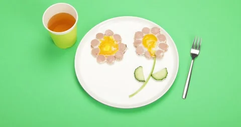 Stop motion animation of eggs with sausages. Healthy breakfast for kids concept Stock Footage 201907058