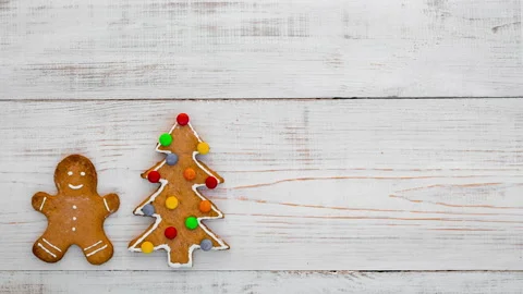 Stop motion animation with homemade gingerbread men and christmas trees Stock Footage 143292415
