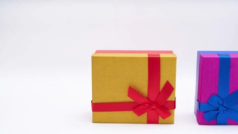Stop motion animation of moving boxes with gifts 스톡 동영상 136764312