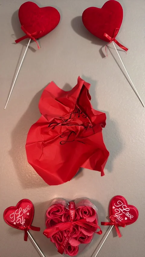 Stop Motion Animation of Red Paper Unfolding to Reveal 'Happy Valentine's Day' Stock Footage 301310746